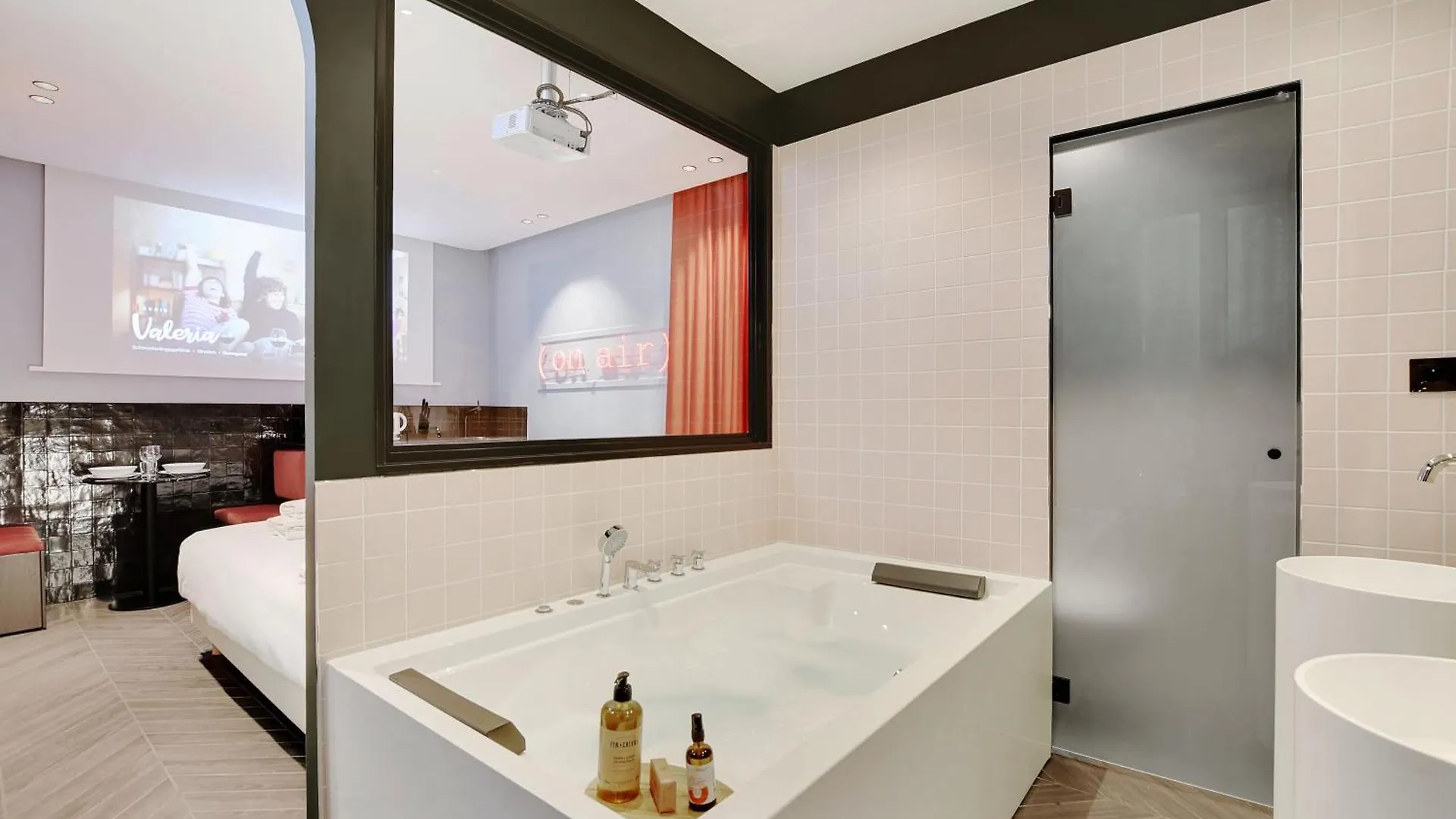 Magnifique 2p Avec Jacuzzi Et Cinema Apartment *