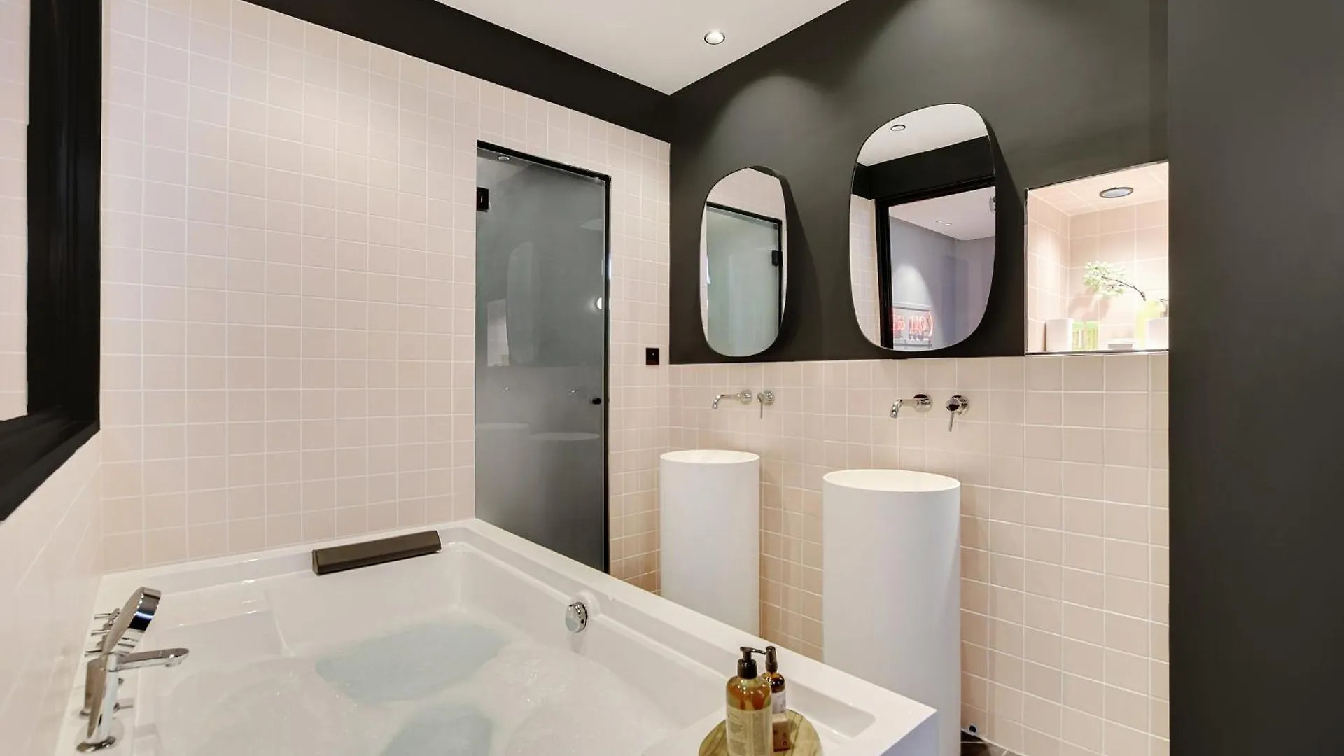 Magnifique 2p Avec Jacuzzi Et Cinema Paris